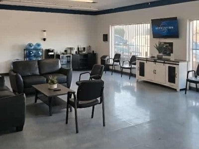 The clean, comfortable customer waiting area at Mobile Man Auto Repair